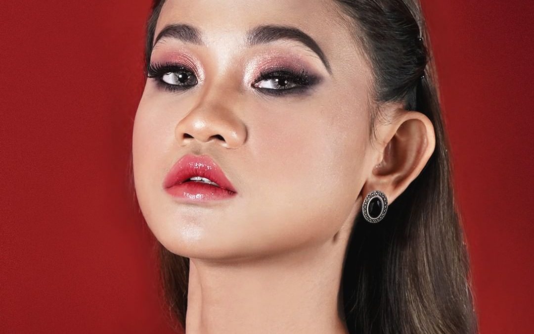 Trik Makeup Glamor Untuk Hadiri Pesta