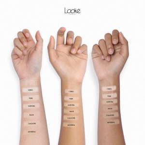 Swatch Holy Perfecting Pressed Powder dari Looké